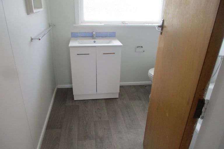 Photo of property in Montauge Flats, 46c Merton Street, Trentham, Upper Hutt, 5018