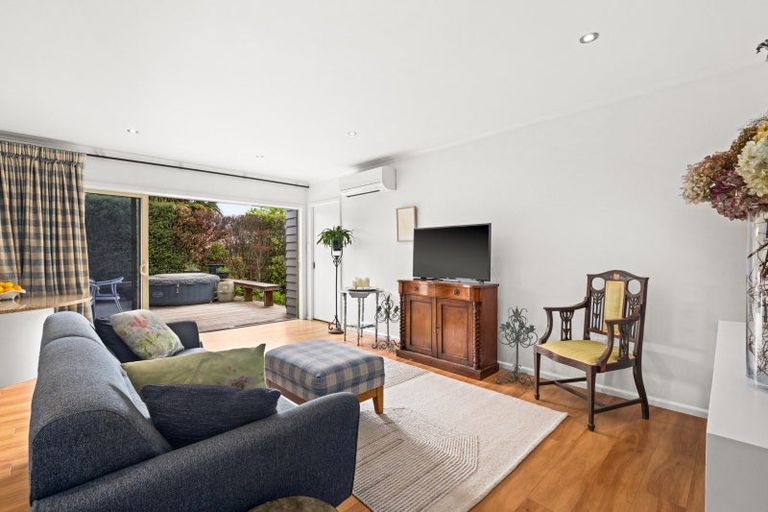 Photo of property in 17 Brookvale Road, Havelock North, 4130