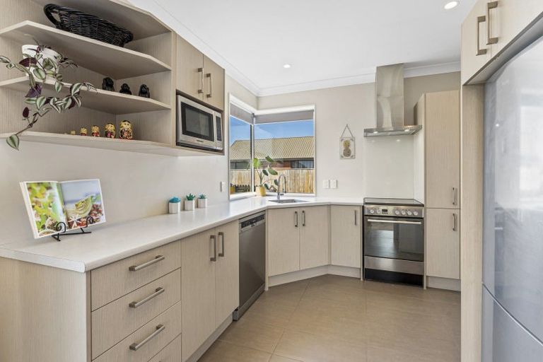 Photo of property in 14 Farm Lane, Parklands, Christchurch, 8083