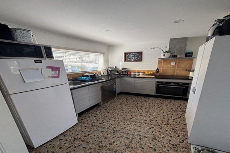 Photo of property in 808 East Coast Road, Oteha, Auckland, 0630