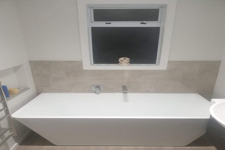 Photo of property in 15 Loasby Crescent, Newlands, Wellington, 6037