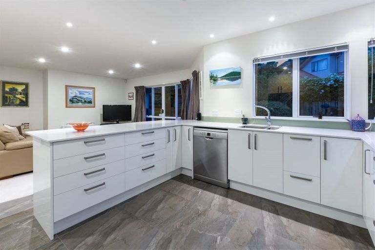 Photo of property in 9 Lanyon Place, Whitby, Porirua, 5024