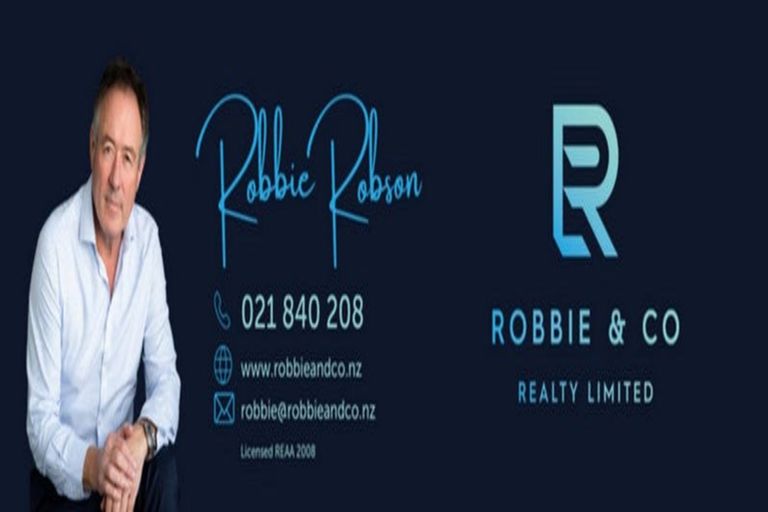 Photo of property in 8 Adel Place, Weymouth, Auckland, 2103