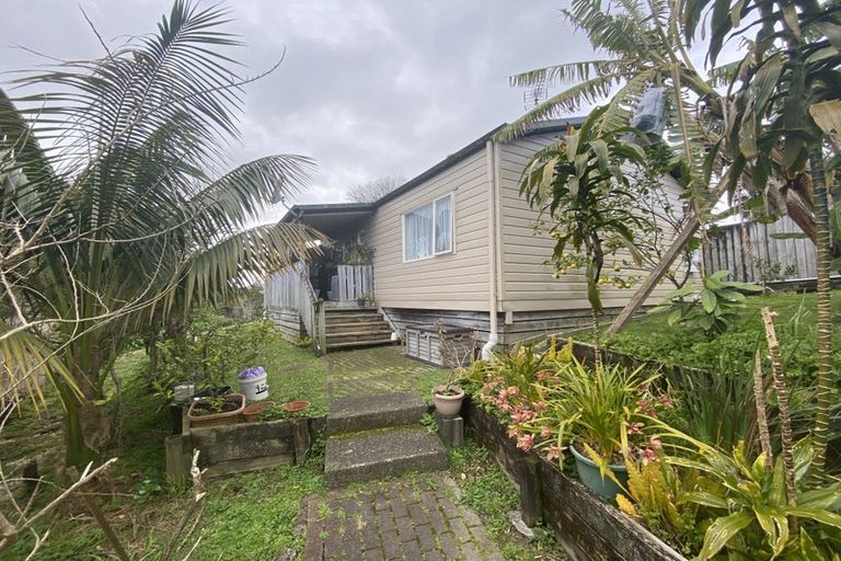 Photo of property in 35 Rua Road, Glen Eden, Auckland, 0602