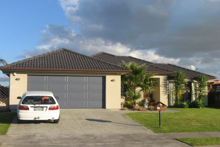 Photo of property in 8 Feeny Crescent, East Tamaki, Auckland, 2013