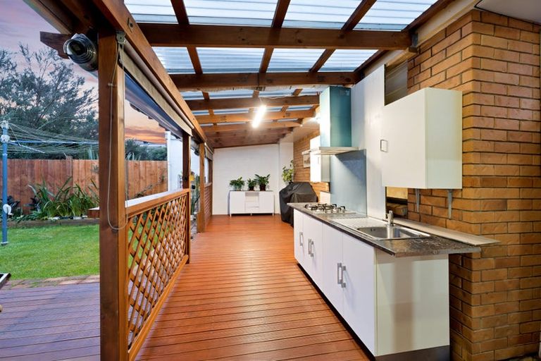 Photo of property in 13 Pyramid Place, Glen Eden, Auckland, 0602