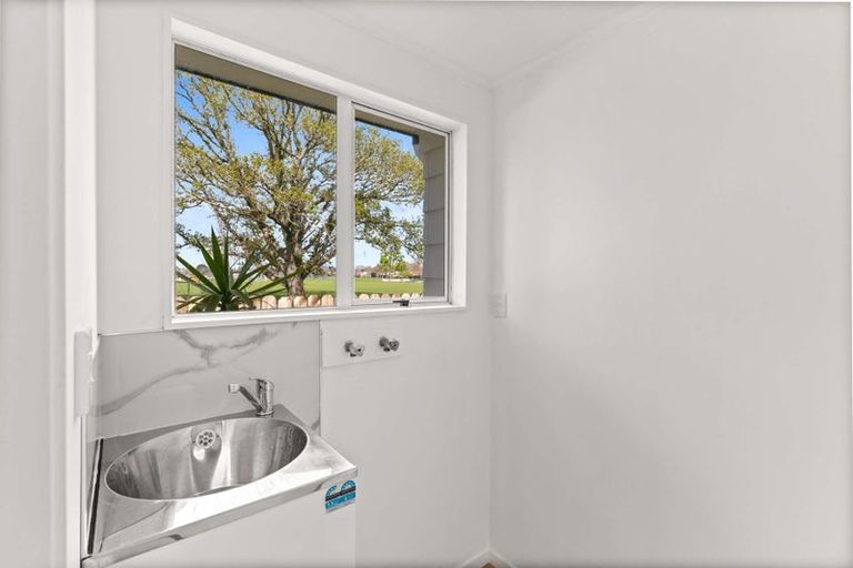 Photo of property in 2/79 Luanda Drive, Ranui, Auckland, 0612