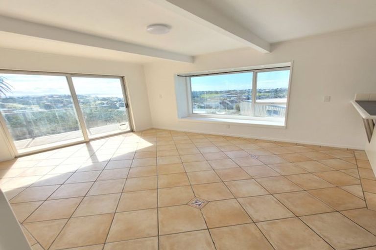 Photo of property in 3 Moera Place, Stanmore Bay, Whangaparaoa, 0932