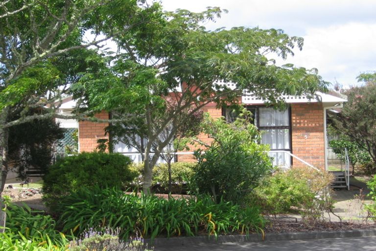 Photo of property in Shepherds Park Retirement Village, 5/2 John Bracken Way, Beach Haven, Auckland, 0626