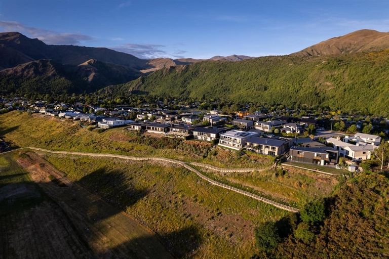 Photo of property in 16 Advance Terrace, Arrowtown, 9302