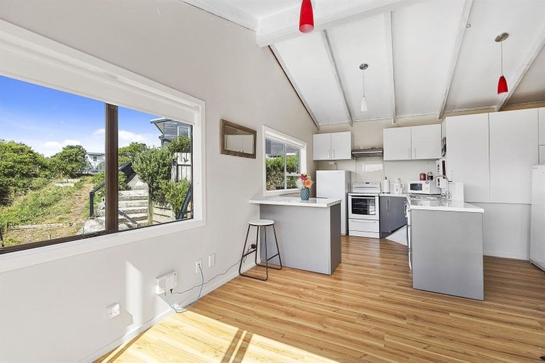Photo of property in 16b Fernhaven Grove, Newlands, Wellington, 6037