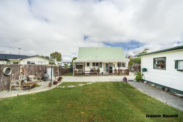 Photo of property in 50 Rhodes Drive, Kelvin Grove, Palmerston North, 4414
