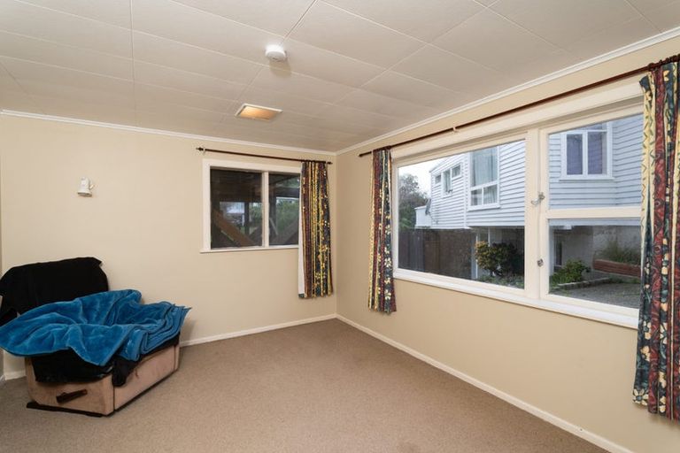 Photo of property in 38 Larsen Crescent, Tawa, Wellington, 5028