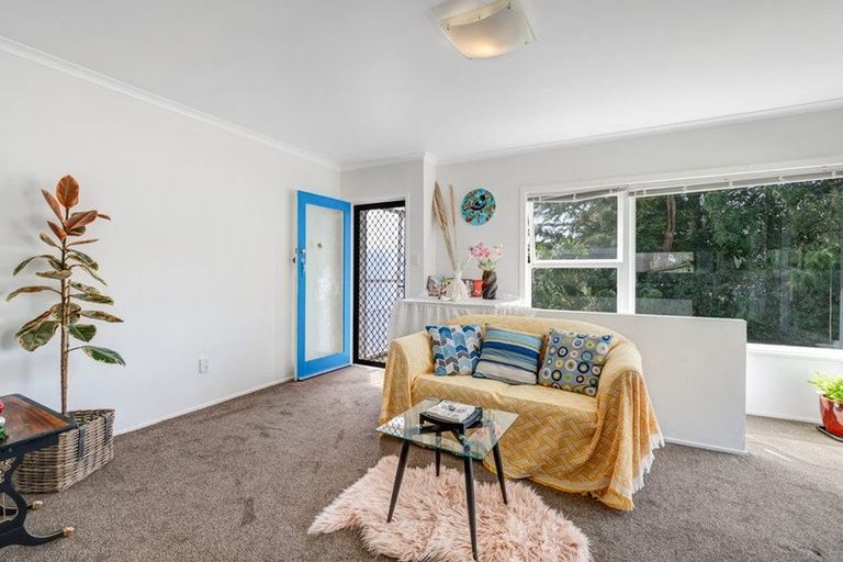 Photo of property in 1/13 Ayton Drive, Totara Vale, Auckland, 0629