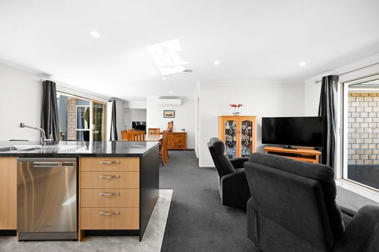 Photo of property in 9 Waikaka Place, Rototuna North, Hamilton, 3210