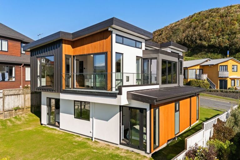 Photo of property in 49 Ashton Fitchett Drive, Brooklyn, Wellington, 6021