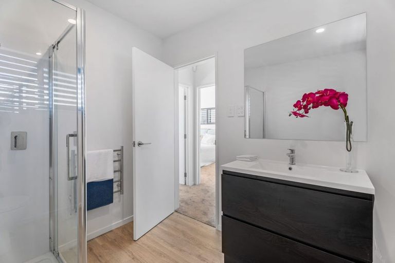 Photo of property in 2/10 Hutchinsons Road, Bucklands Beach, Auckland, 2014