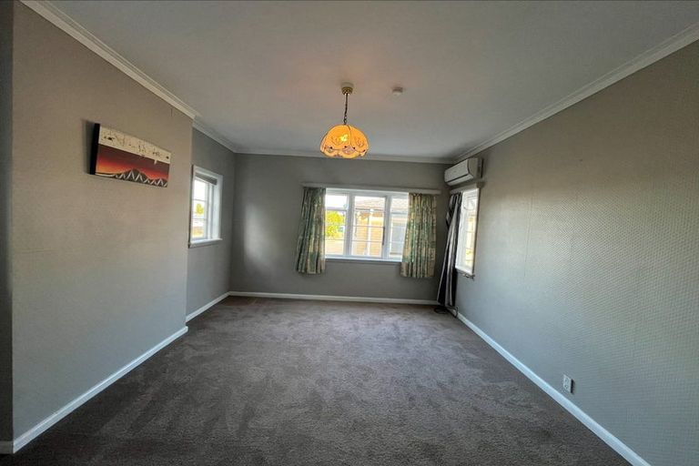 Photo of property in 98/98a Weraroa Road, Levin, 5510