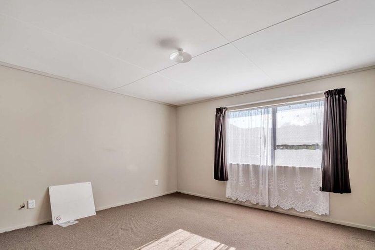 Photo of property in 2 Birch Place, Aramoho, Whanganui, 4500