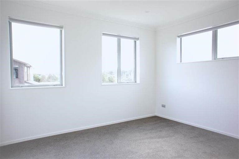 Photo of property in 3 Silvereye Road, Hobsonville, Auckland, 0616