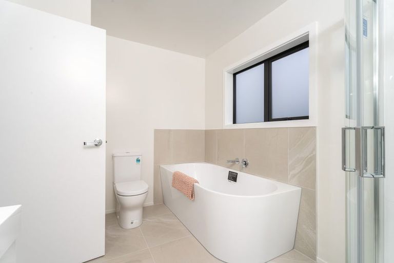 Photo of property in 50 Farnworth Terrace, Glenside, Wellington, 6037
