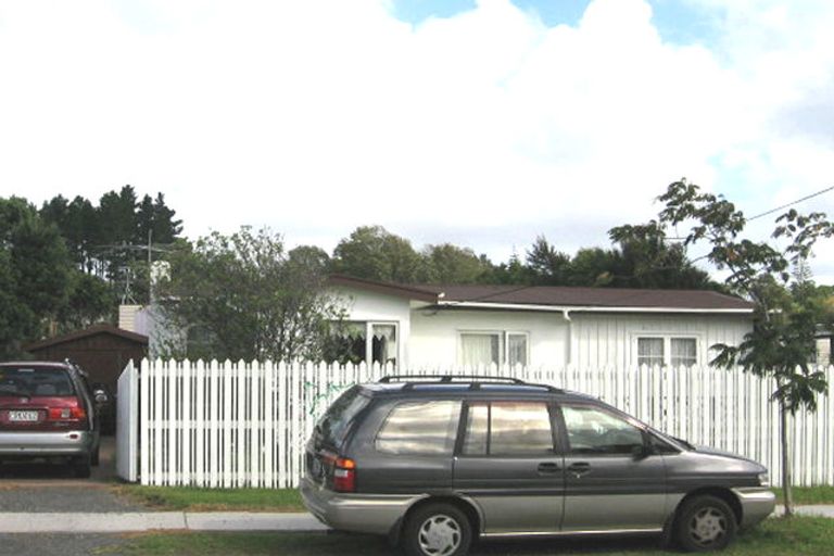 Photo of property in 2/4 Robertson Road, Ranui, Auckland, 0612