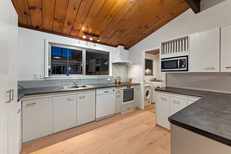 Photo of property in 13 Kenilworth Grove, Silverstream, Upper Hutt, 5019