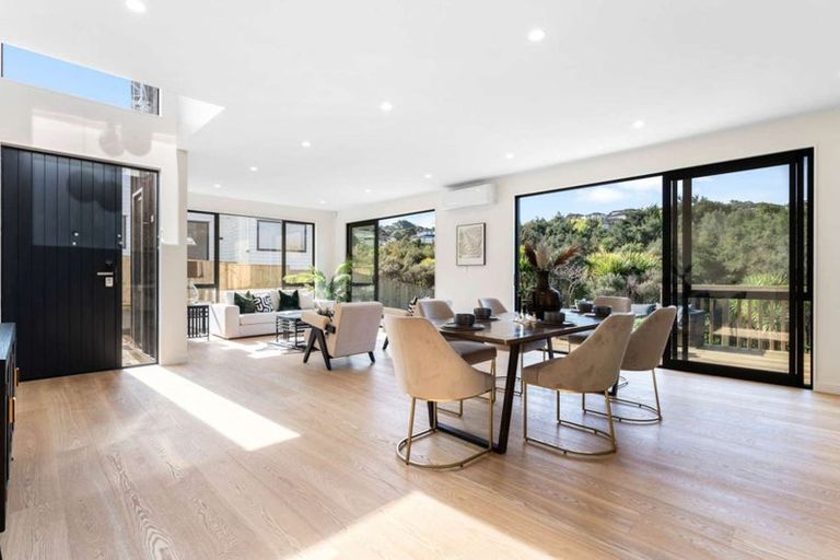 Photo of property in 16 Mcmenamin Place, Fairview Heights, Auckland, 0632