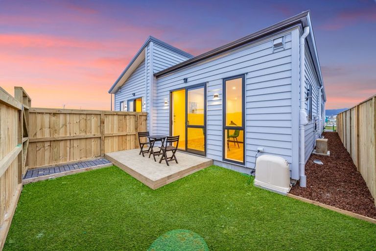 Photo of property in 8 Ihi Place, Karaka, 2578