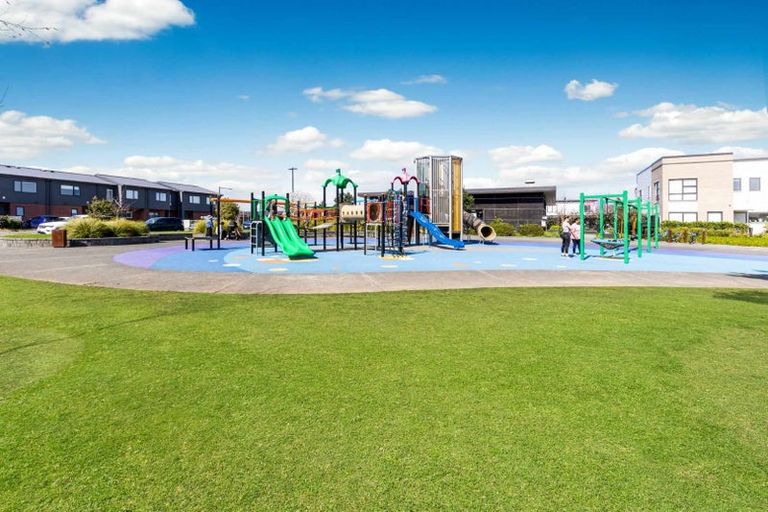 Photo of property in 1b Waituarua Drive, Takanini, 2112