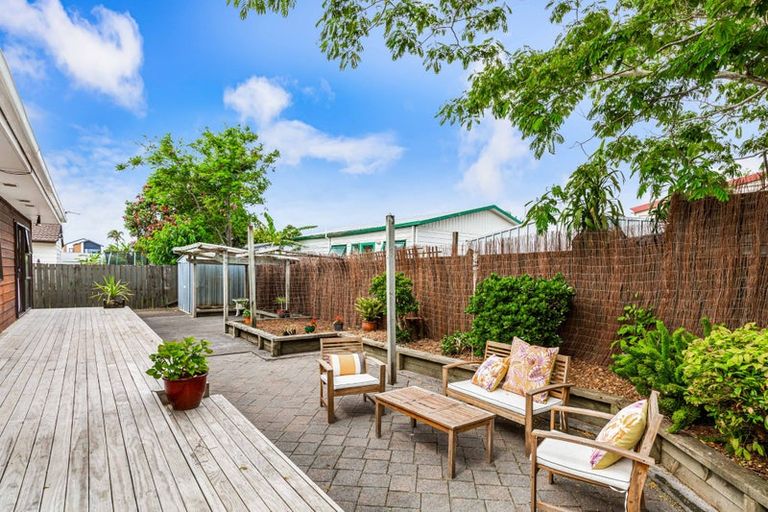 Photo of property in 16 Glenhaven Place, Te Atatu Peninsula, Auckland, 0610