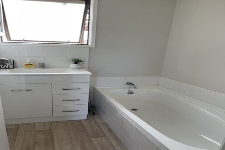 Photo of property in 171 Solar Road, Glen Eden, Auckland, 0602