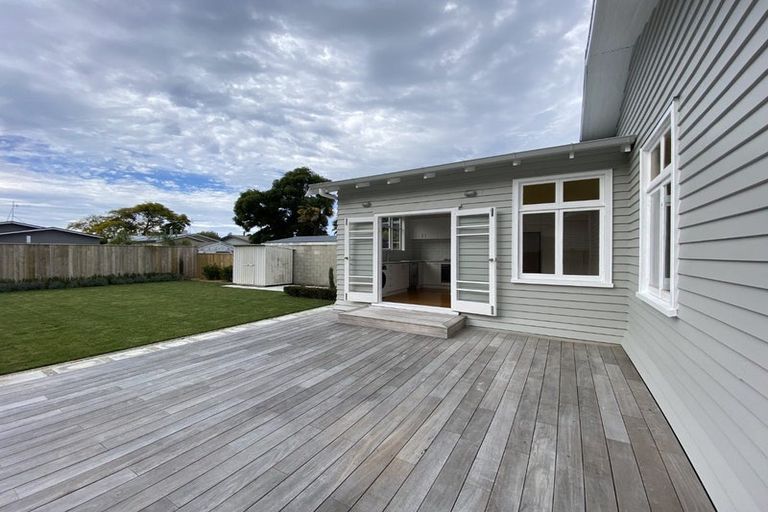 Photo of property in 1 Roach Street, Marewa, Napier, 4110