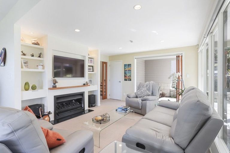 Photo of property in 20 Rangiwai Road, Titirangi, Auckland, 0604