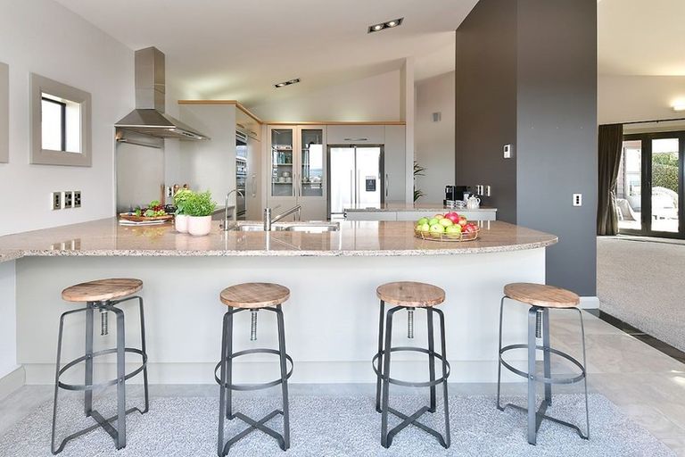 Photo of property in 37 Grovenor Drive, Orewa, 0931