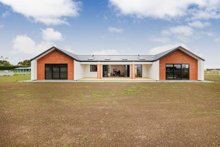 Photo of property in 11 Te Kahu Lane, Halcombe, 4779