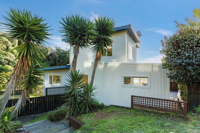 Photo of property in 9 Paremata Drive, Paremata, Porirua, 5024