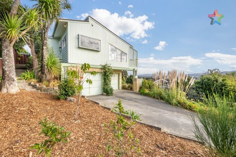 Photo of property in 10 Summit Road, Fairfield, Lower Hutt, 5011