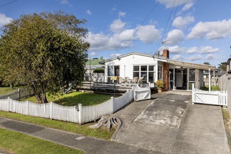 Photo of property in 26 Tiraumea Drive, Pakuranga, Auckland, 2010