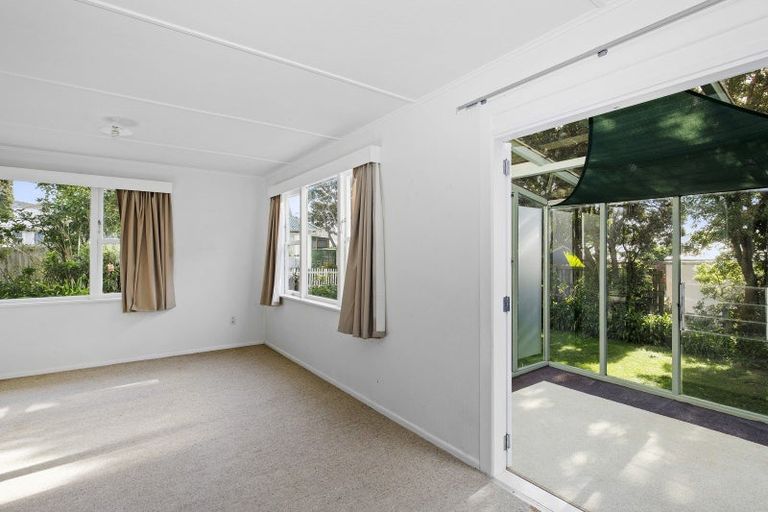 Photo of property in 5a Whitehouse Road, Titahi Bay, Porirua, 5022