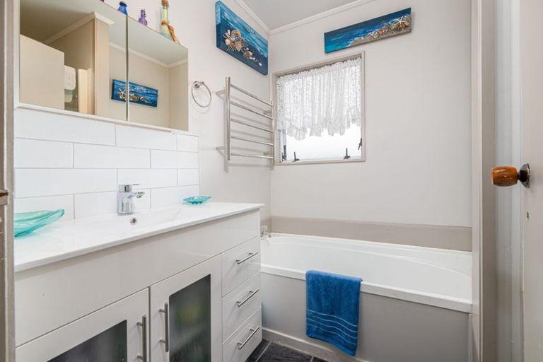 Photo of property in 204 Solar Road, Glen Eden, Auckland, 0602