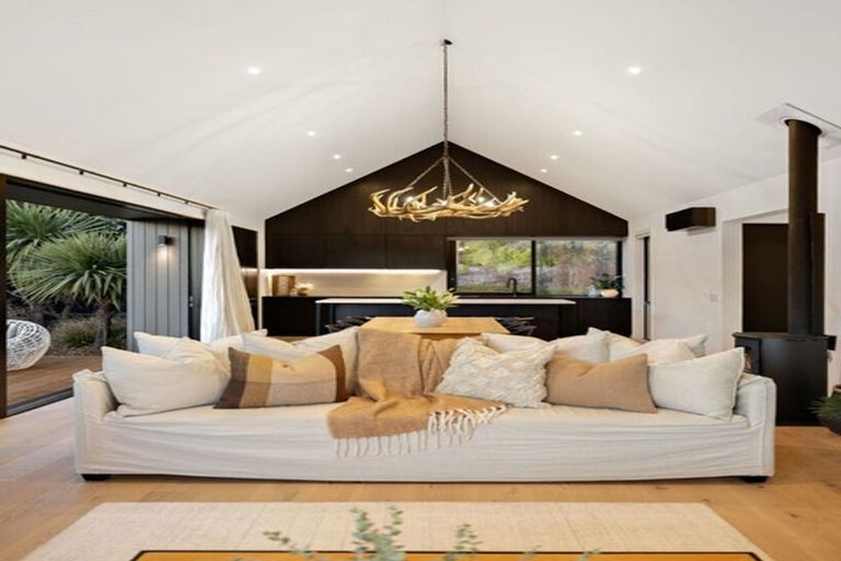 Photo of property in 1 Wanderer Lane, Jacks Point, Queenstown, 9371