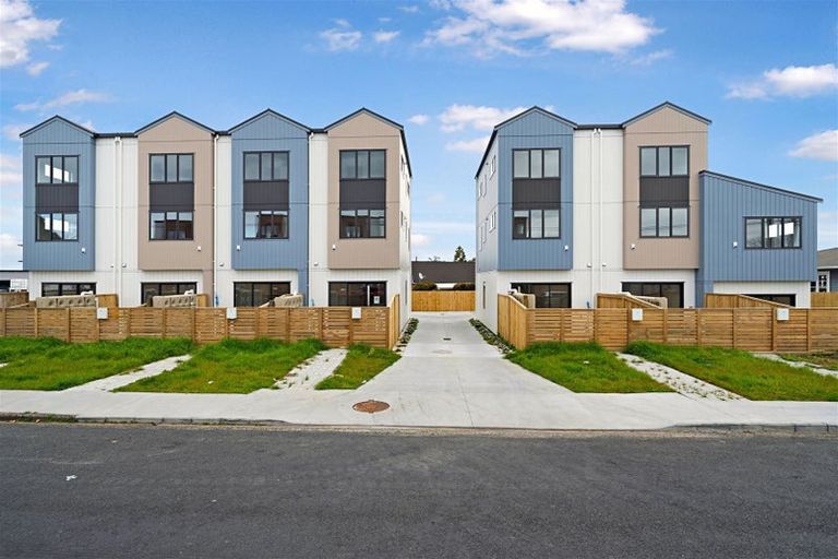 Photo of property in 4/2 Abbotleigh Avenue, Te Atatu Peninsula, Auckland, 0610