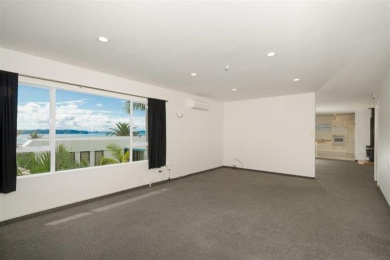 Photo of property in 25 Marguerita Place, West Harbour, Auckland, 0618