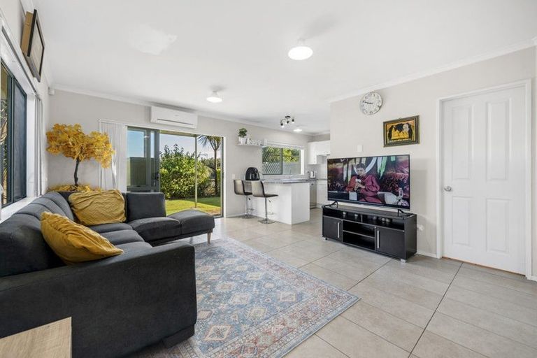 Photo of property in 16 Castlehill Court, Wattle Downs, Auckland, 2103
