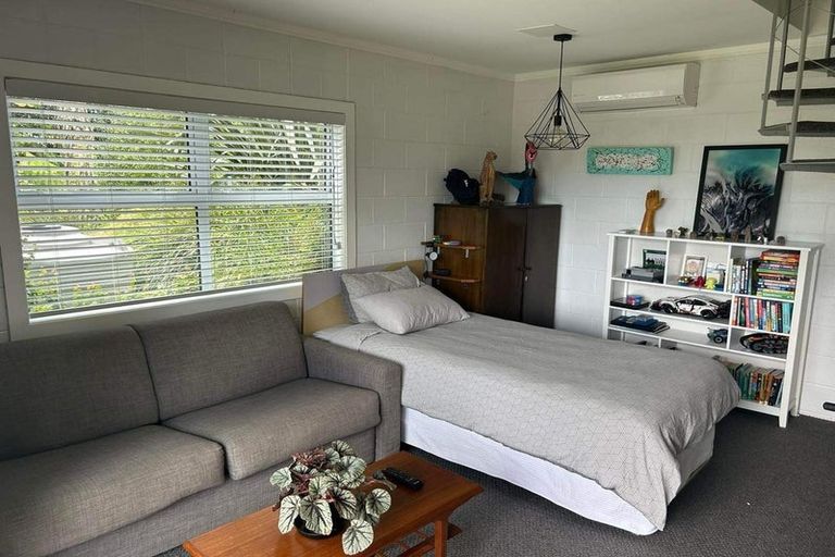 Photo of property in 56 Valley View Road, Glenfield, Auckland, 0629