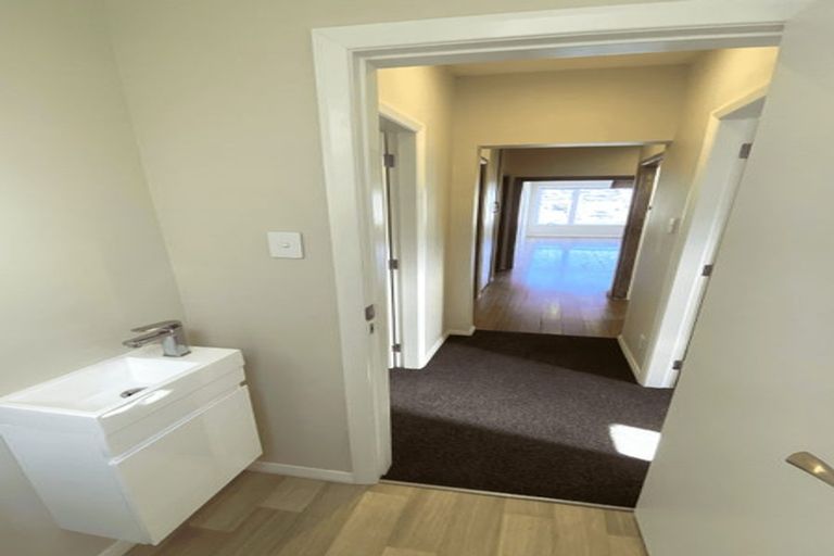 Photo of property in 5 Lonsdale Crescent, Rongotai, Wellington, 6022