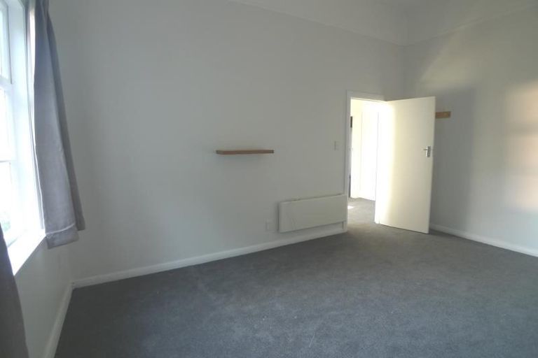 Photo of property in 32 Severn Street, Island Bay, Wellington, 6023