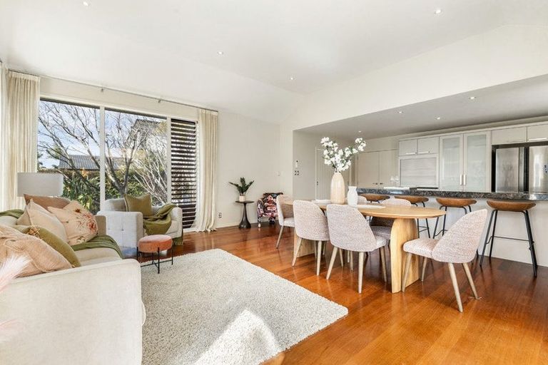 Photo of property in 19 English Oak Drive, Schnapper Rock, Auckland, 0632