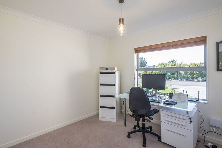 Photo of property in 14 Petrel Close, Paraparaumu Beach, Paraparaumu, 5032